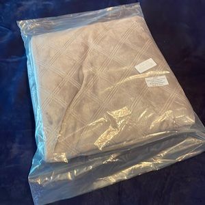 Gray Cris cross the road